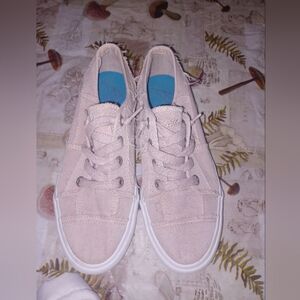 Blowfish Malibu Slipons Size 8